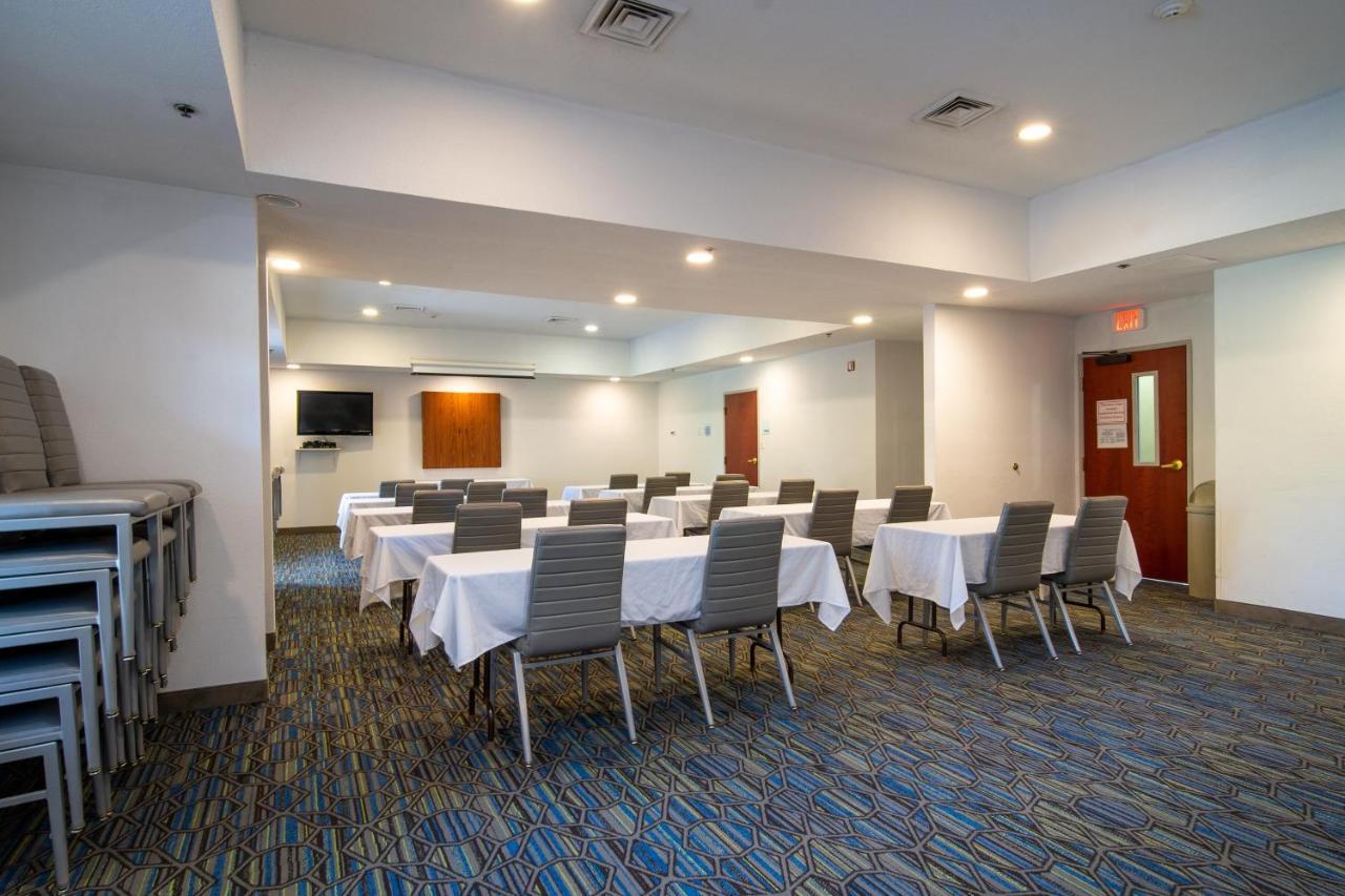 Holiday Inn Express Hotel & Suites Bedford By Ihg Exterior foto